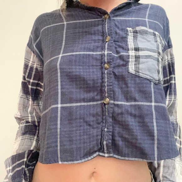 Checkered cropped button up flannel style shirt - Picture 3 of 7